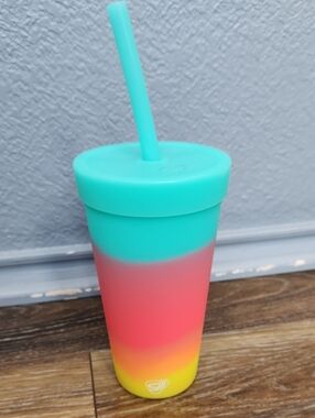 NWOT Silipint 22 oz Straw Tumbler Aurora Yellow Orange Pink Teal Blue Ombre